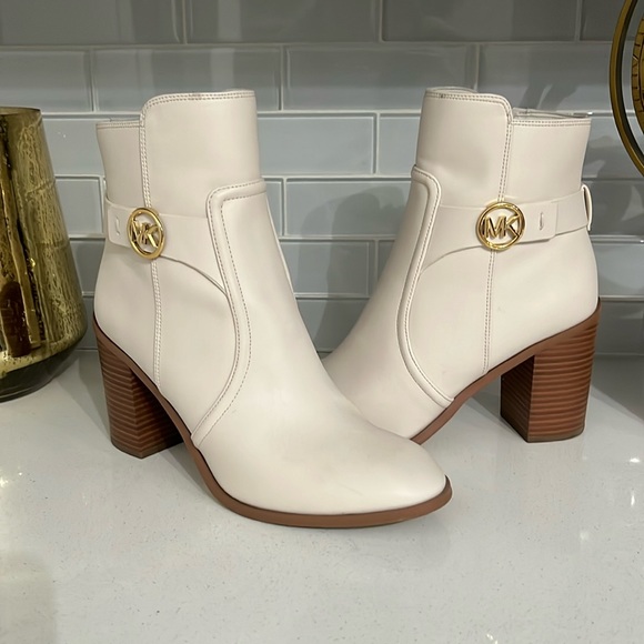 Worn only once - Picture 1 of 9